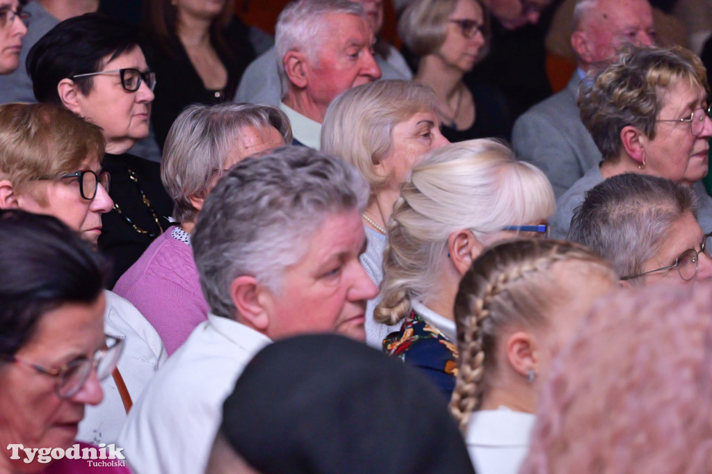 TOK rozbrzmiał kolędą i piosenką świąteczną