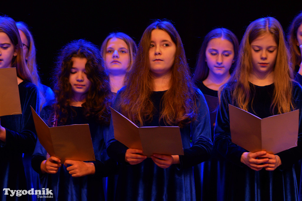 TOK rozbrzmiał kolędą i piosenką świąteczną