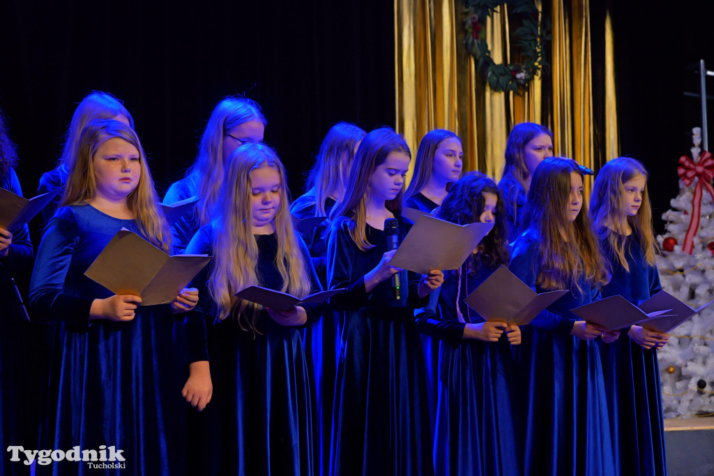 TOK rozbrzmiał kolędą i piosenką świąteczną