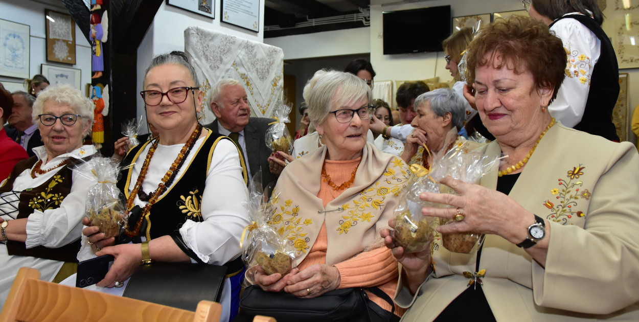 Haft z samego serca Borów Tucholskich - graficzny wyraz tożsamości