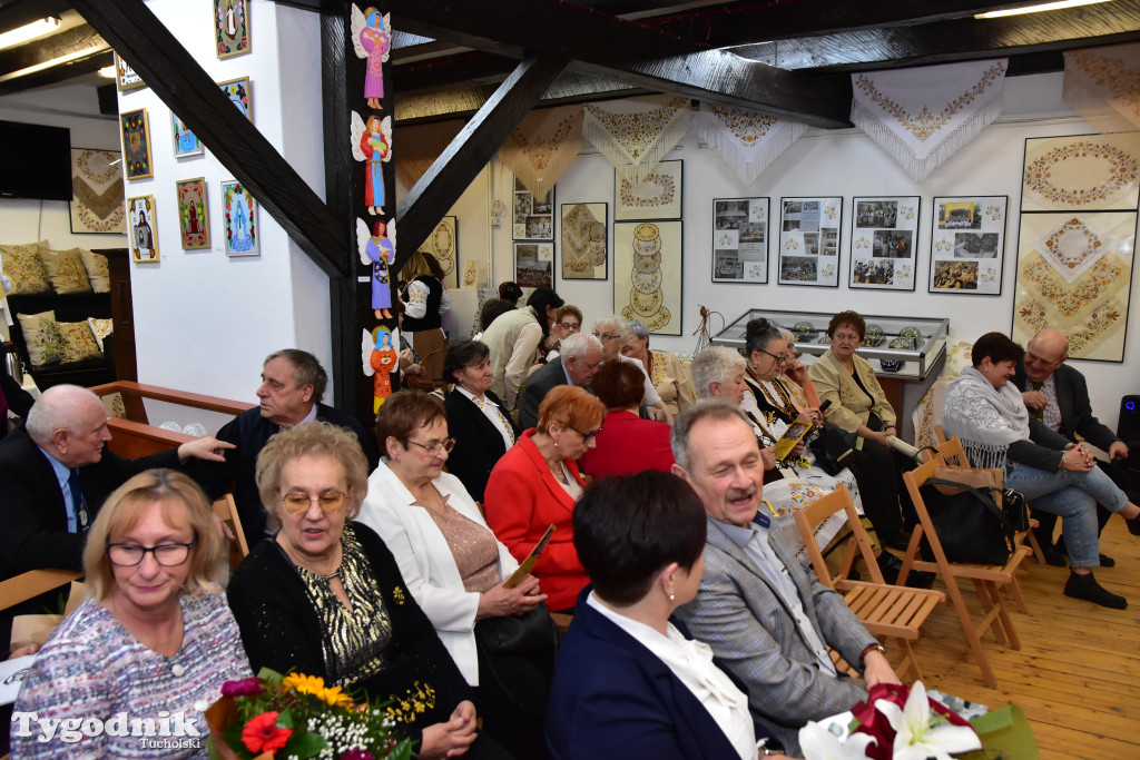 Haft z samego serca Borów Tucholskich - graficzny wyraz tożsamości