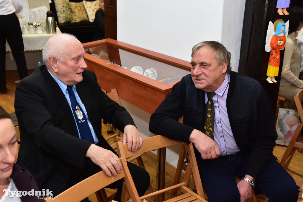 Haft z samego serca Borów Tucholskich - graficzny wyraz tożsamości