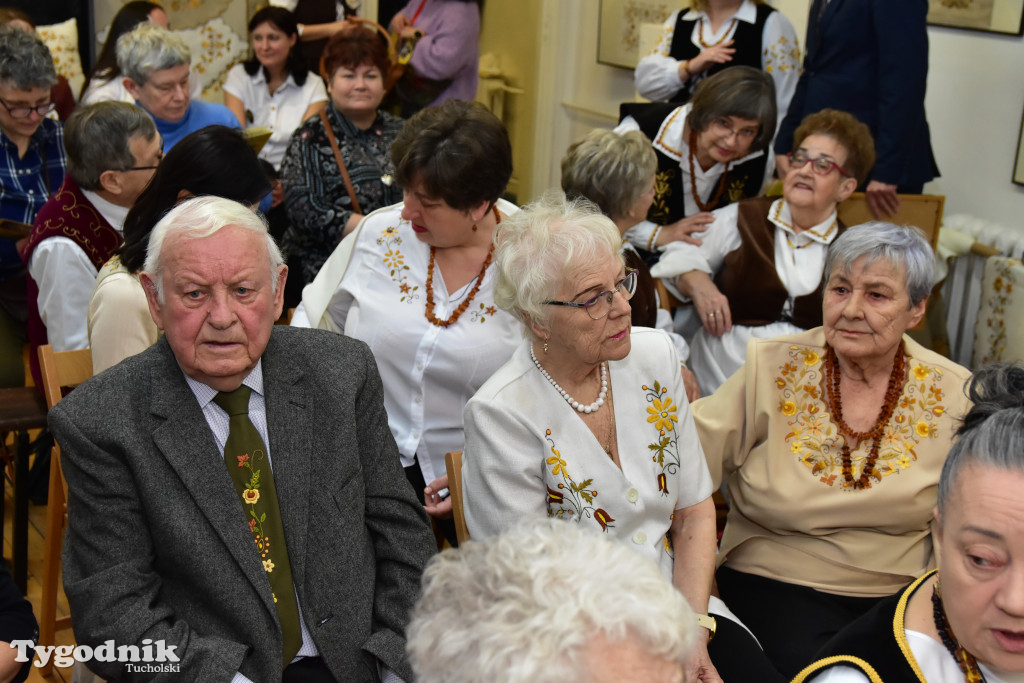 Haft z samego serca Borów Tucholskich - graficzny wyraz tożsamości