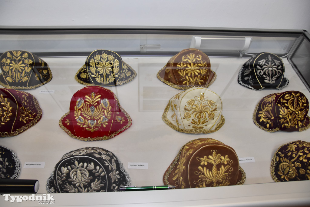 Haft z samego serca Borów Tucholskich - graficzny wyraz tożsamości