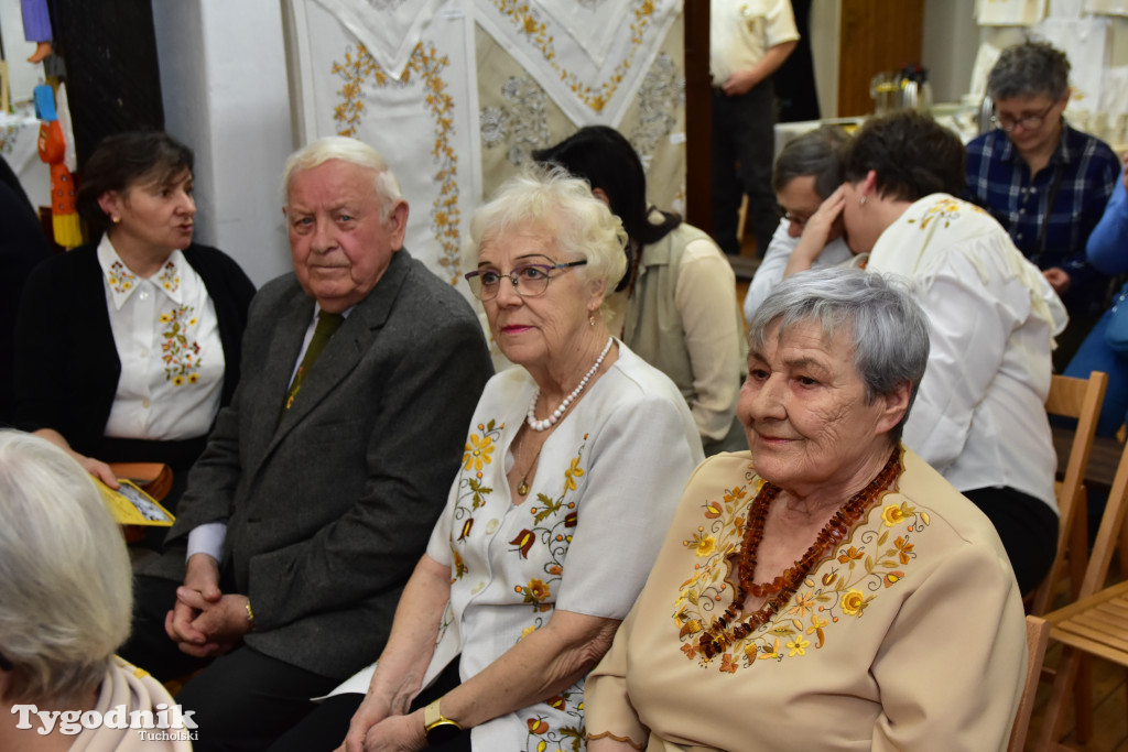 Haft z samego serca Borów Tucholskich - graficzny wyraz tożsamości