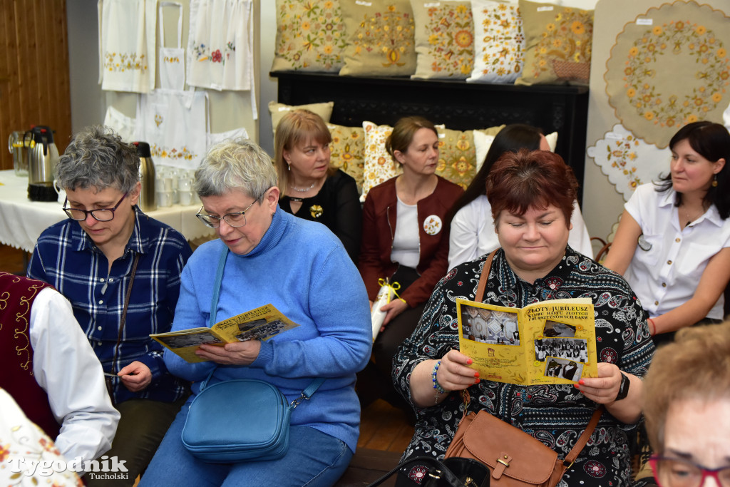 Haft z samego serca Borów Tucholskich - graficzny wyraz tożsamości