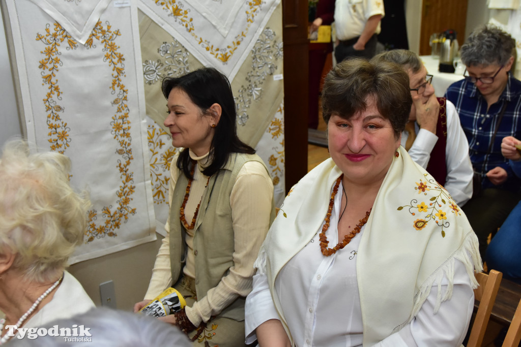 Haft z samego serca Borów Tucholskich - graficzny wyraz tożsamości