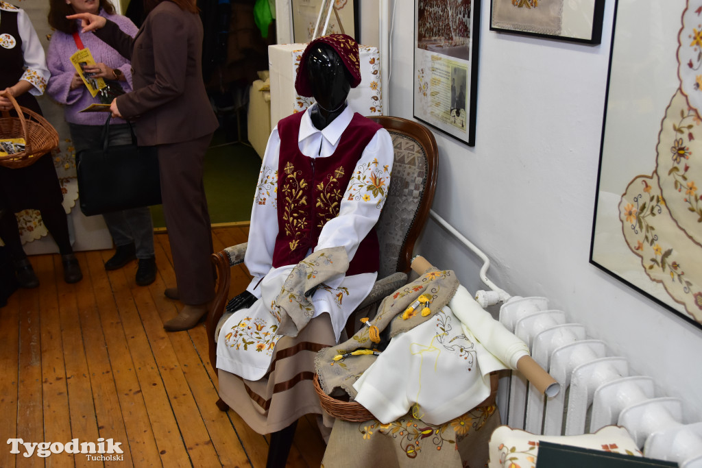 Haft z samego serca Borów Tucholskich - graficzny wyraz tożsamości