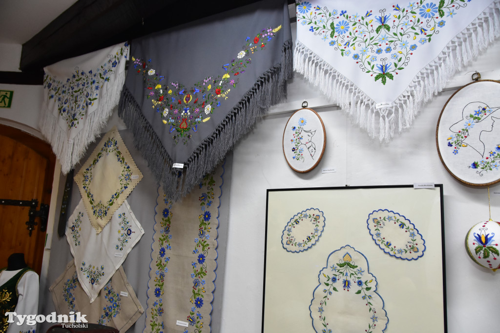 Haft z samego serca Borów Tucholskich - graficzny wyraz tożsamości