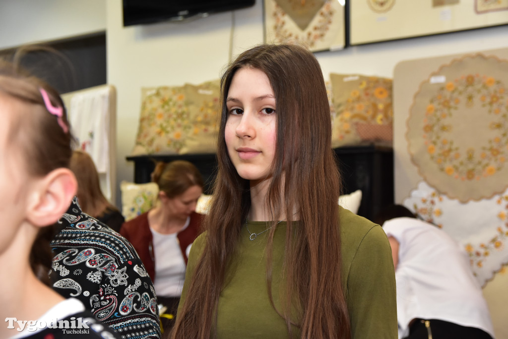 Haft z samego serca Borów Tucholskich - graficzny wyraz tożsamości