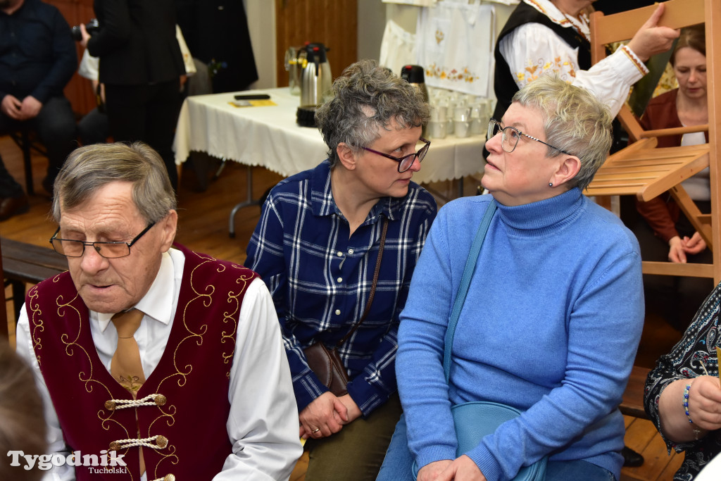 Haft z samego serca Borów Tucholskich - graficzny wyraz tożsamości