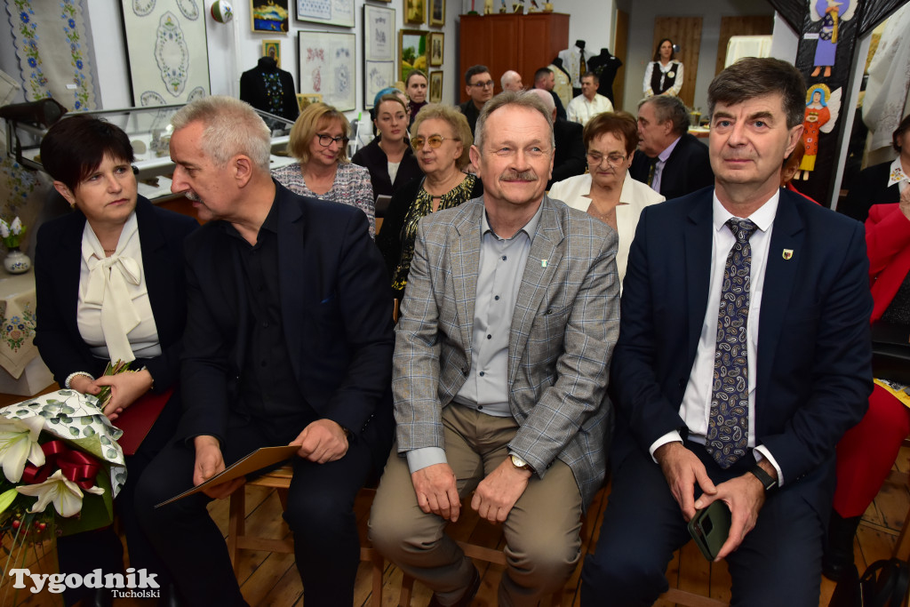 Haft z samego serca Borów Tucholskich - graficzny wyraz tożsamości