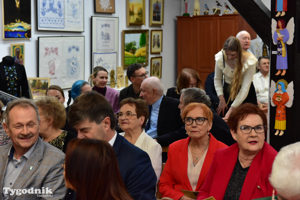 Haft z samego serca Borów Tucholskich - graficzny wyraz tożsamości