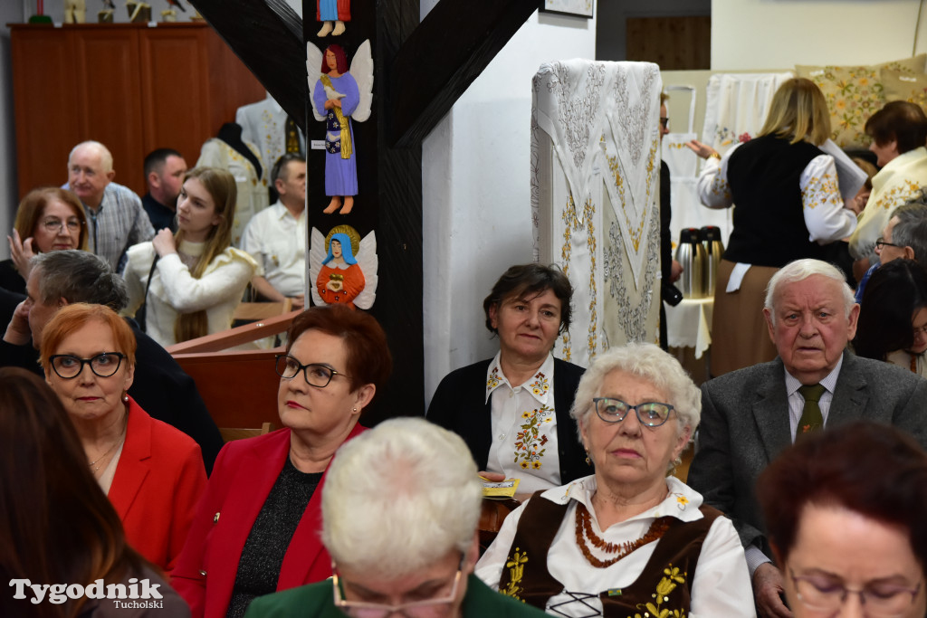 Haft z samego serca Borów Tucholskich - graficzny wyraz tożsamości