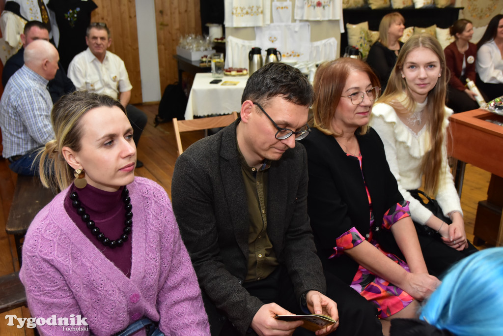 Haft z samego serca Borów Tucholskich - graficzny wyraz tożsamości