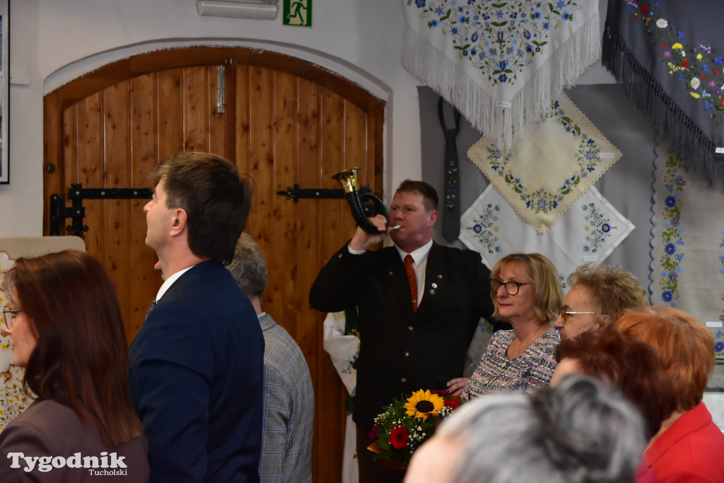 Haft z samego serca Borów Tucholskich - graficzny wyraz tożsamości