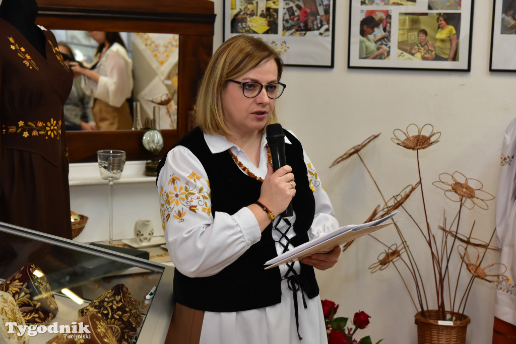 Haft z samego serca Borów Tucholskich - graficzny wyraz tożsamości