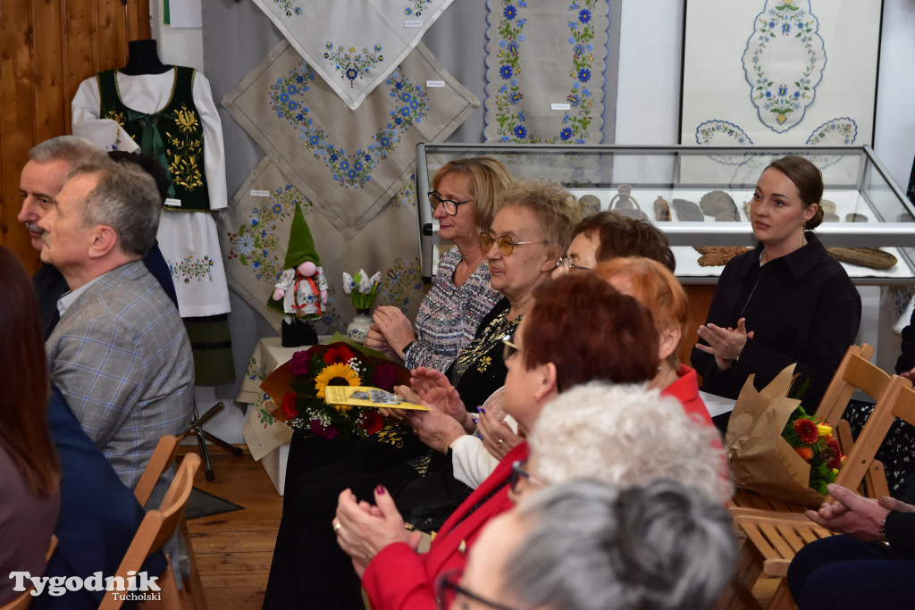 Haft z samego serca Borów Tucholskich - graficzny wyraz tożsamości