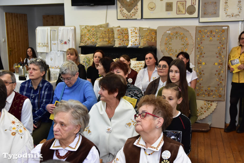 Haft z samego serca Borów Tucholskich - graficzny wyraz tożsamości