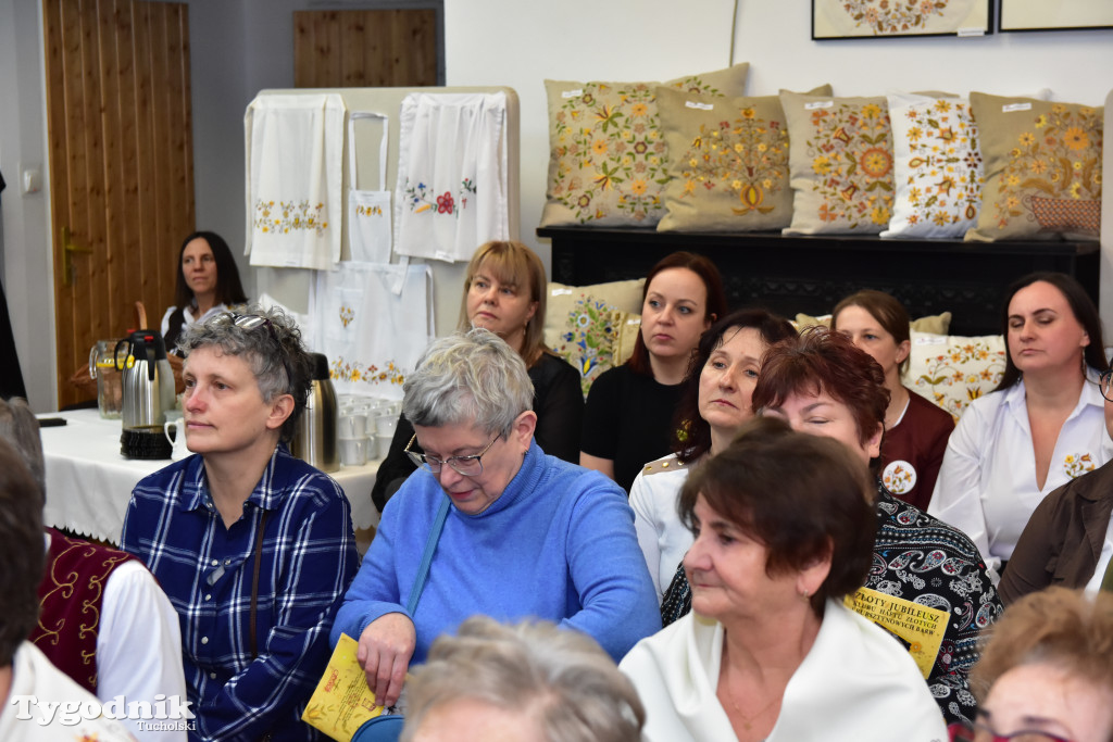 Haft z samego serca Borów Tucholskich - graficzny wyraz tożsamości