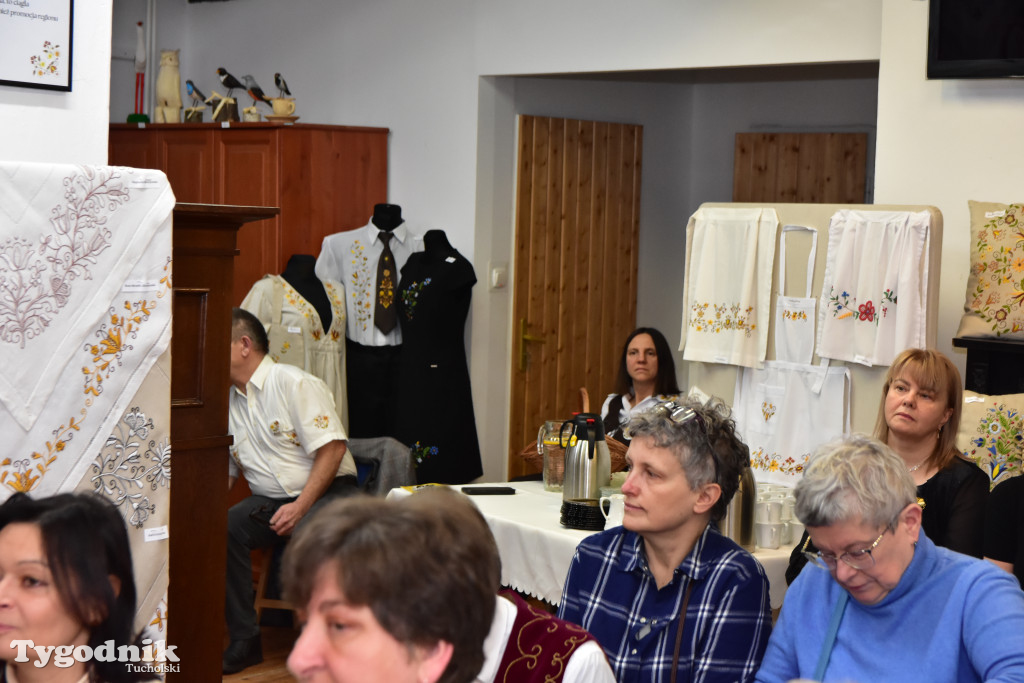 Haft z samego serca Borów Tucholskich - graficzny wyraz tożsamości