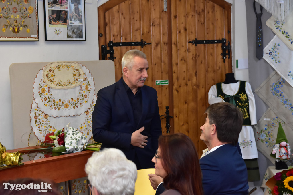 Haft z samego serca Borów Tucholskich - graficzny wyraz tożsamości