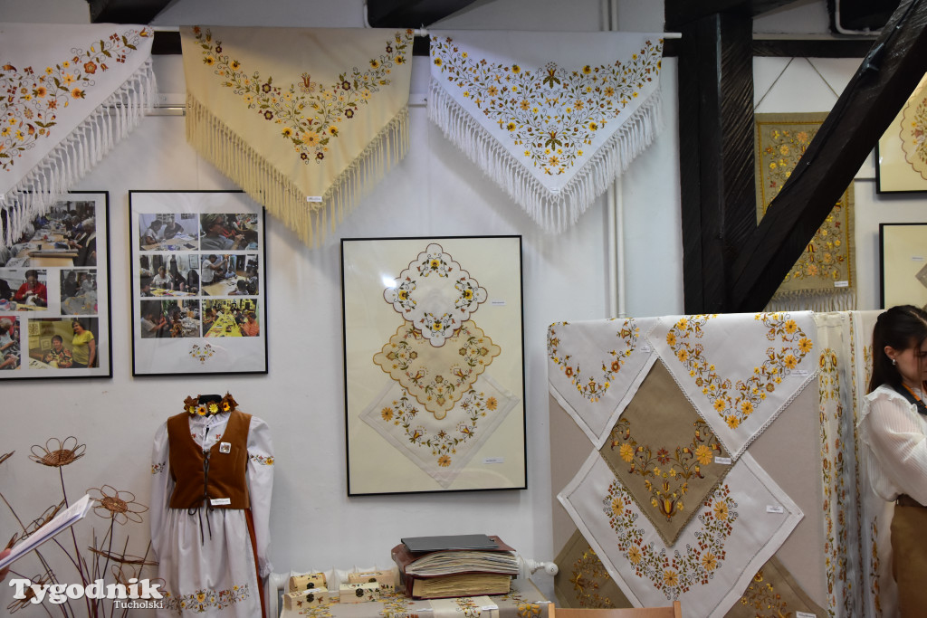 Haft z samego serca Borów Tucholskich - graficzny wyraz tożsamości