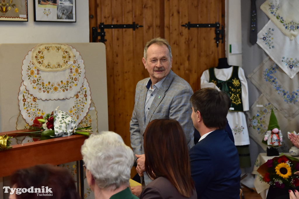 Haft z samego serca Borów Tucholskich - graficzny wyraz tożsamości