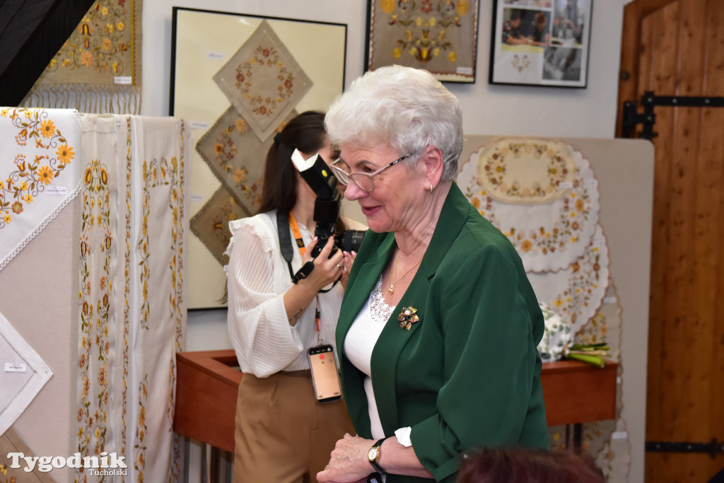 Haft z samego serca Borów Tucholskich - graficzny wyraz tożsamości