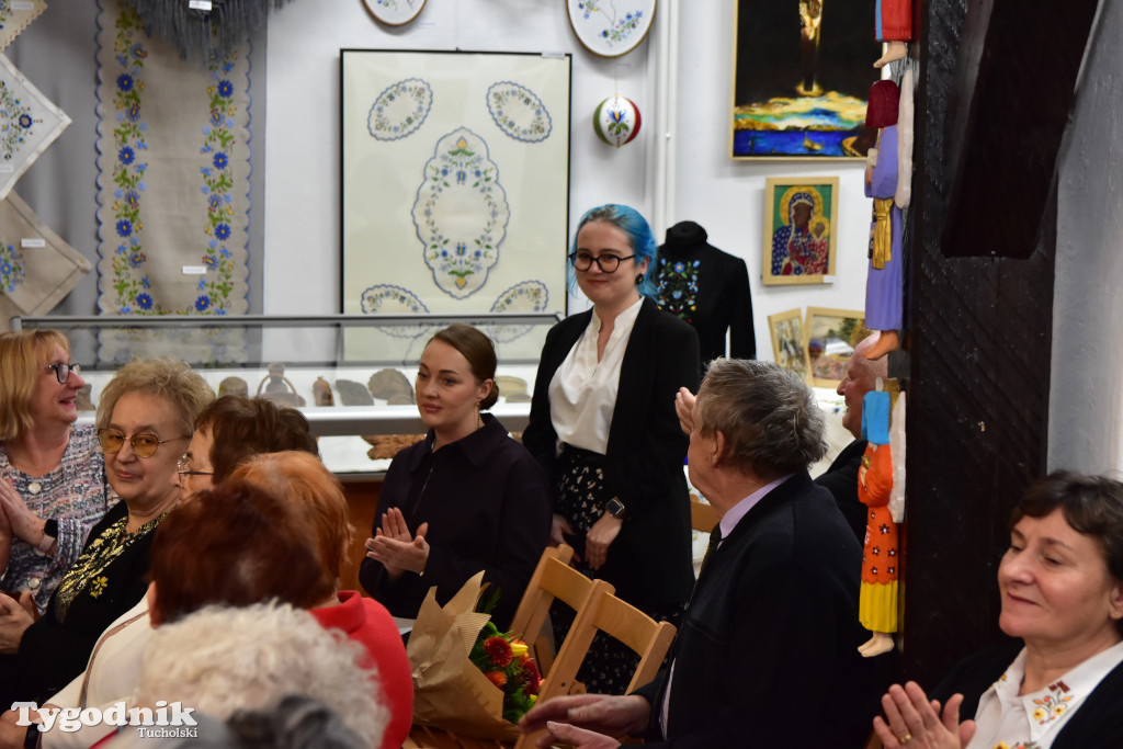 Haft z samego serca Borów Tucholskich - graficzny wyraz tożsamości