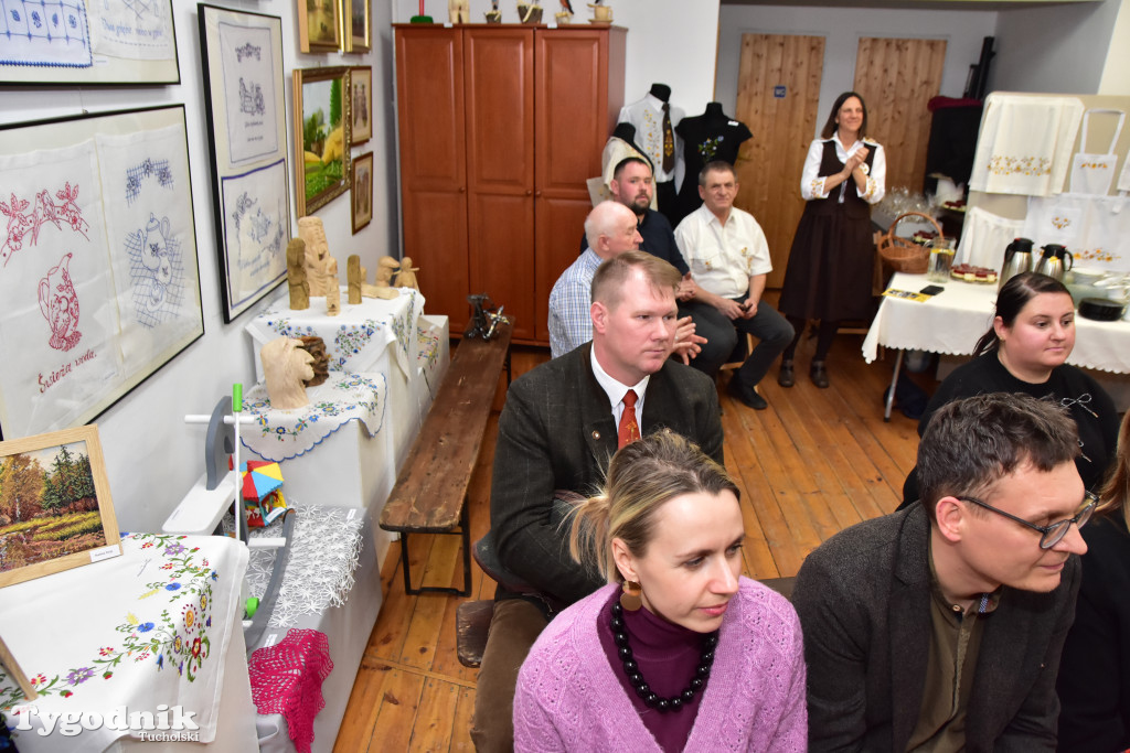 Haft z samego serca Borów Tucholskich - graficzny wyraz tożsamości