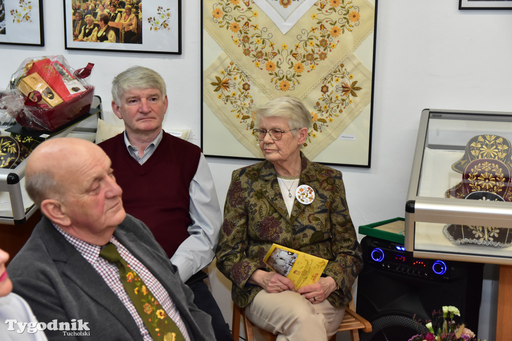 Haft z samego serca Borów Tucholskich - graficzny wyraz tożsamości