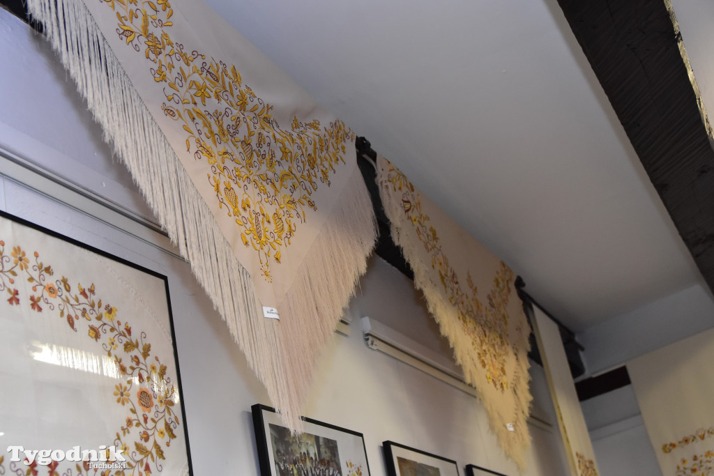 Haft z samego serca Borów Tucholskich - graficzny wyraz tożsamości