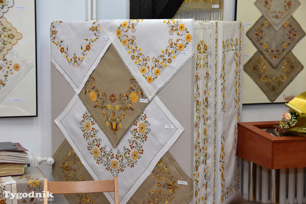 Haft z samego serca Borów Tucholskich - graficzny wyraz tożsamości