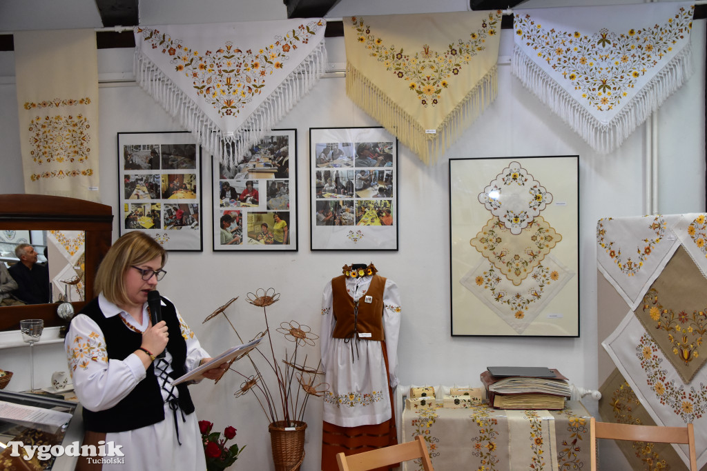 Haft z samego serca Borów Tucholskich - graficzny wyraz tożsamości