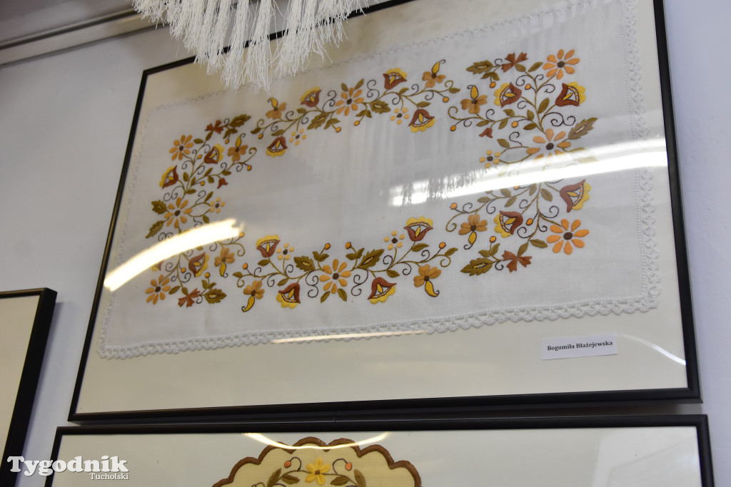 Haft z samego serca Borów Tucholskich - graficzny wyraz tożsamości