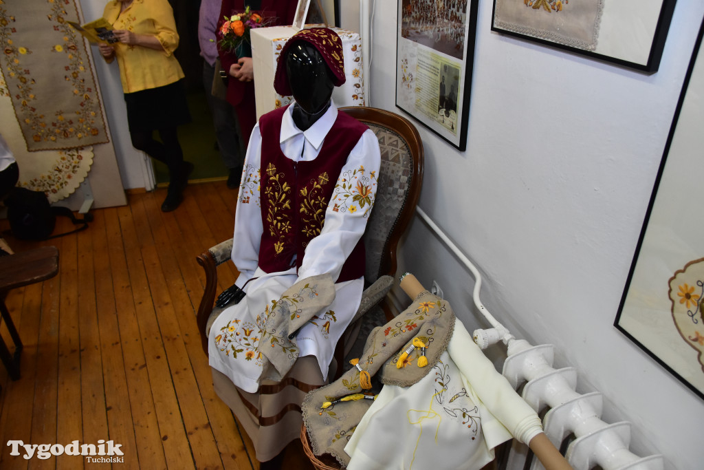 Haft z samego serca Borów Tucholskich - graficzny wyraz tożsamości