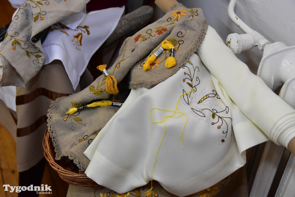 Haft z samego serca Borów Tucholskich - graficzny wyraz tożsamości