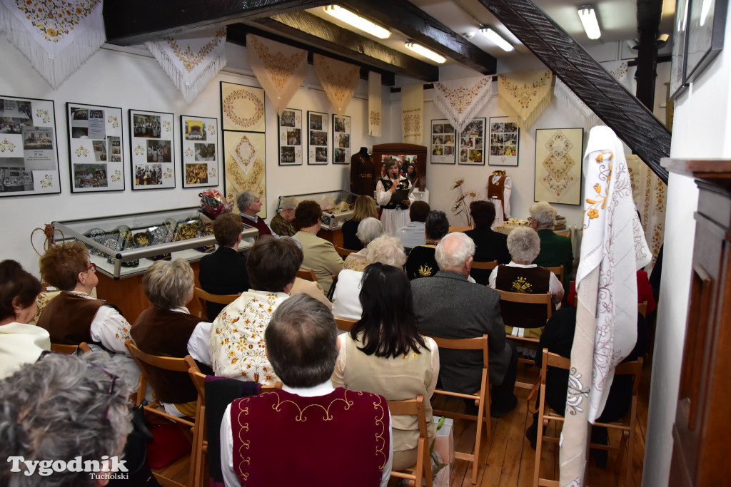 Haft z samego serca Borów Tucholskich - graficzny wyraz tożsamości