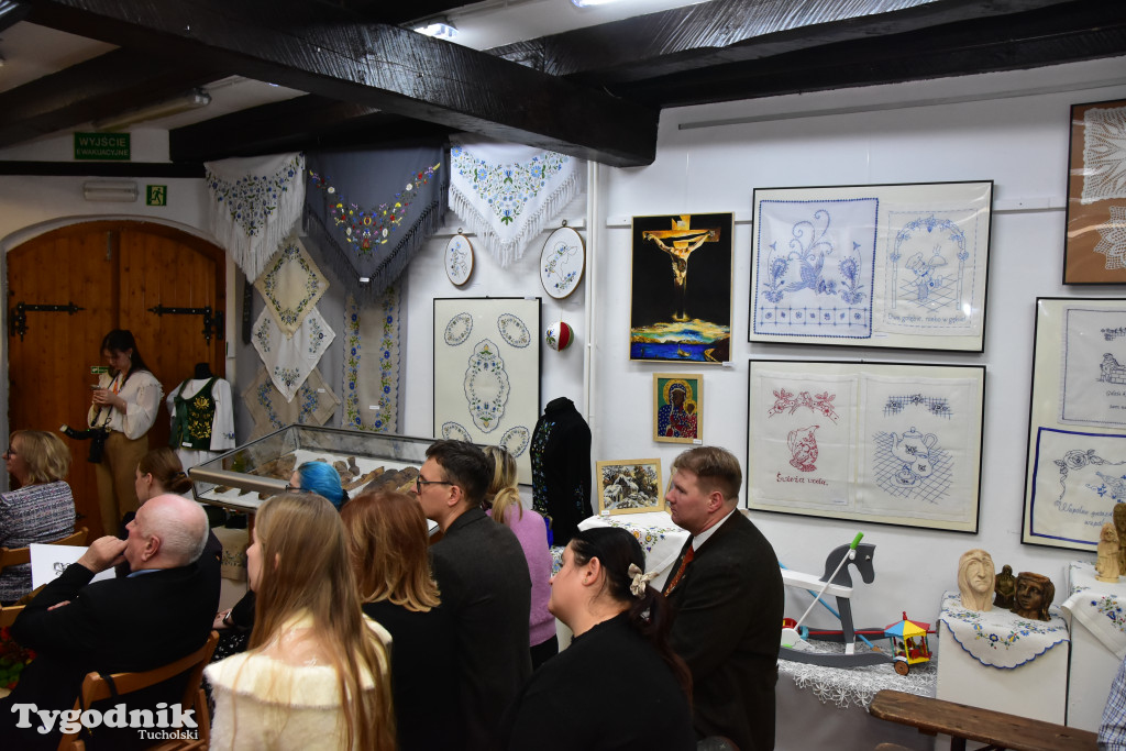 Haft z samego serca Borów Tucholskich - graficzny wyraz tożsamości