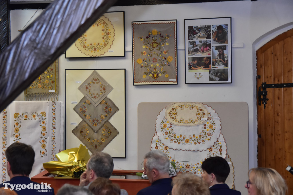 Haft z samego serca Borów Tucholskich - graficzny wyraz tożsamości