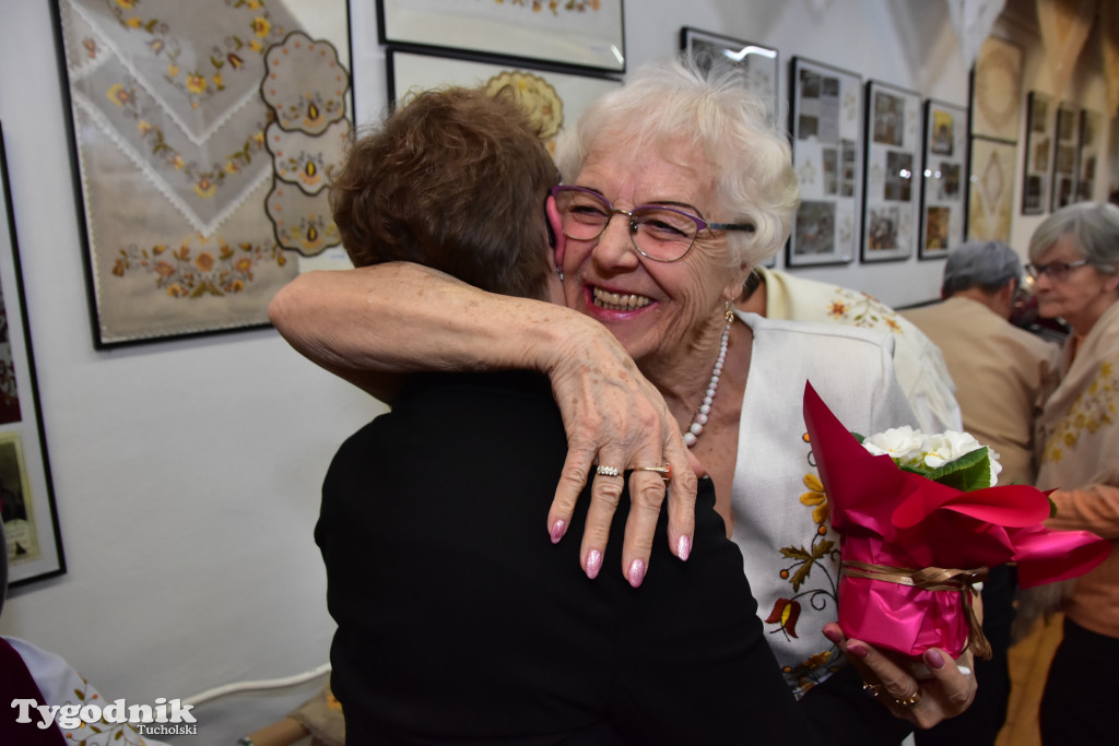 Haft z samego serca Borów Tucholskich - graficzny wyraz tożsamości