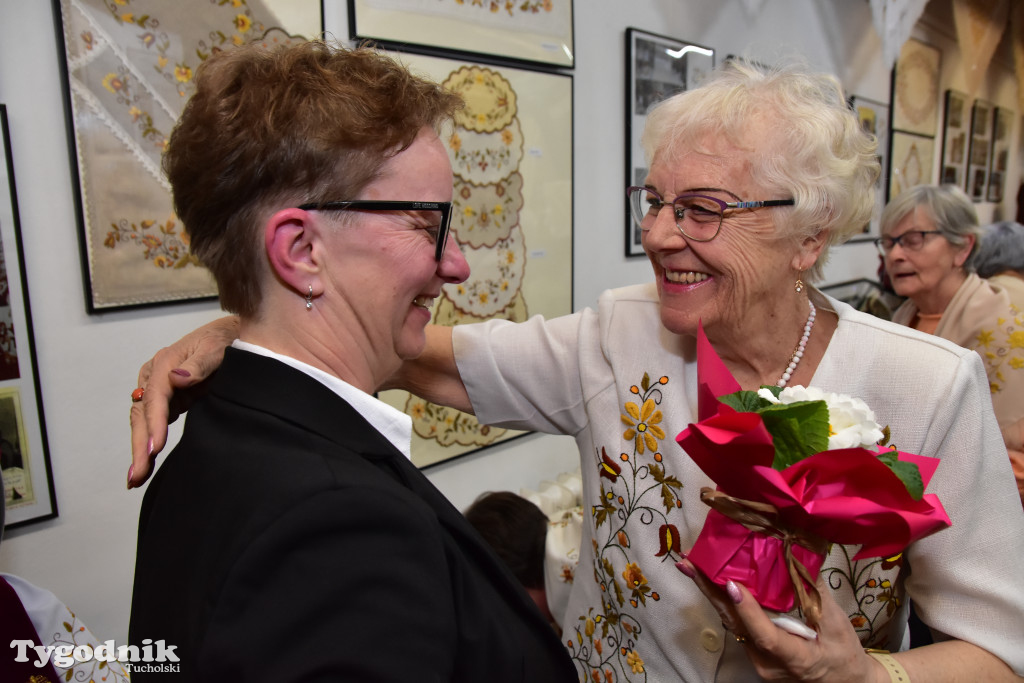 Haft z samego serca Borów Tucholskich - graficzny wyraz tożsamości