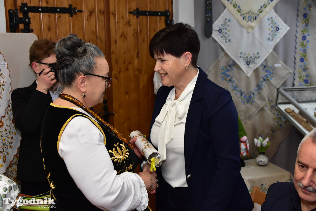 Haft z samego serca Borów Tucholskich - graficzny wyraz tożsamości