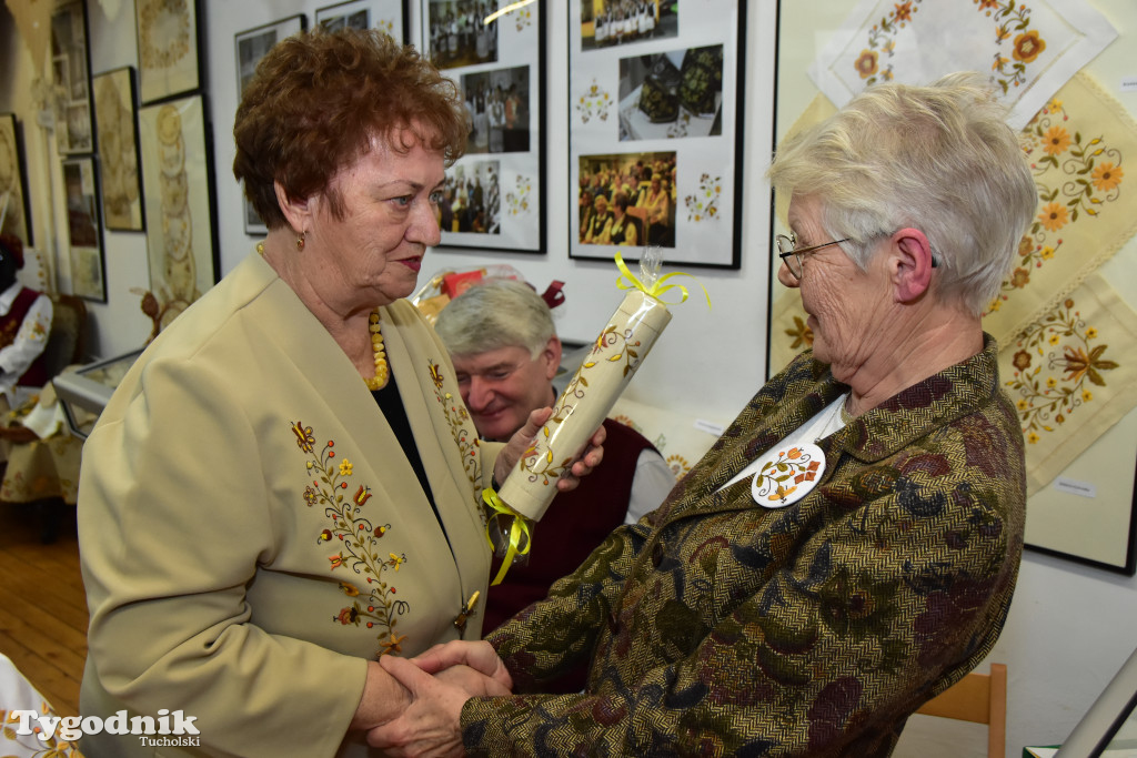 Haft z samego serca Borów Tucholskich - graficzny wyraz tożsamości