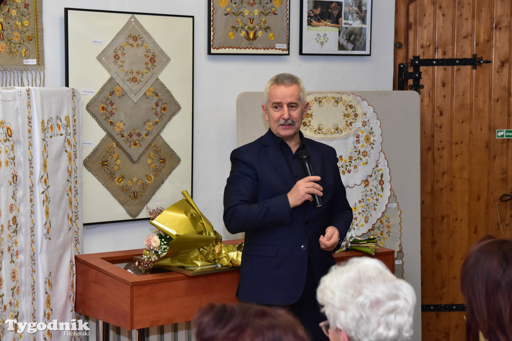 Haft z samego serca Borów Tucholskich - graficzny wyraz tożsamości