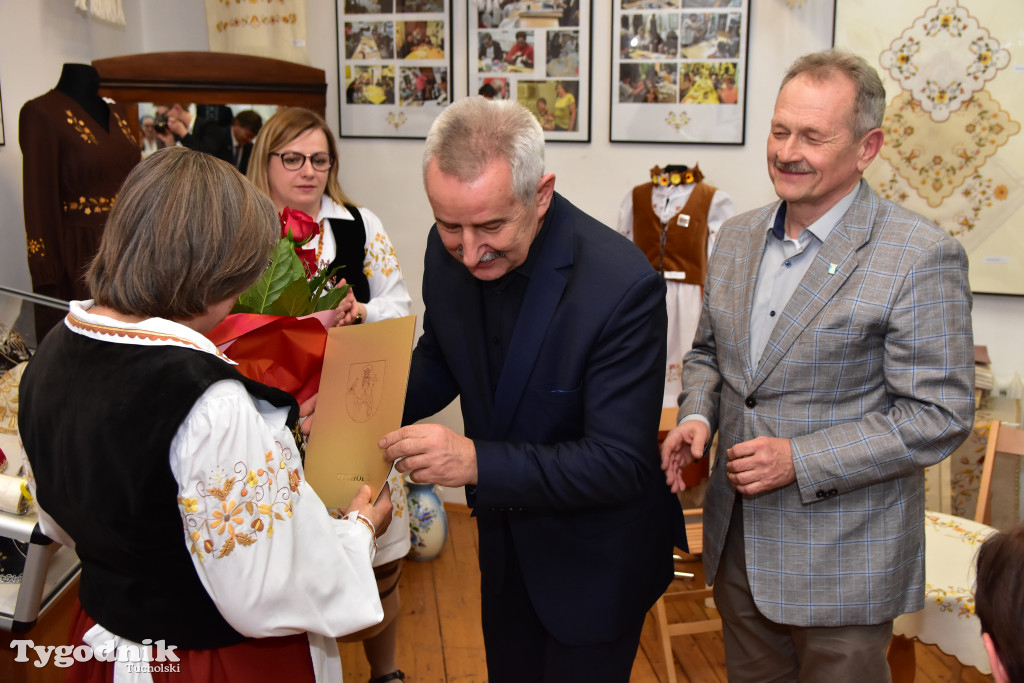 Haft z samego serca Borów Tucholskich - graficzny wyraz tożsamości