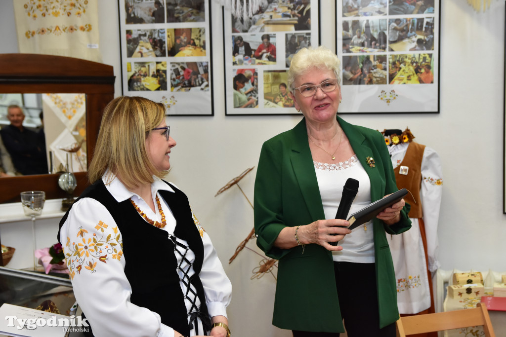 Haft z samego serca Borów Tucholskich - graficzny wyraz tożsamości