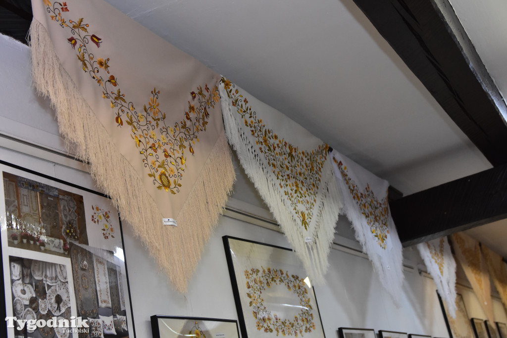 Haft z samego serca Borów Tucholskich - graficzny wyraz tożsamości