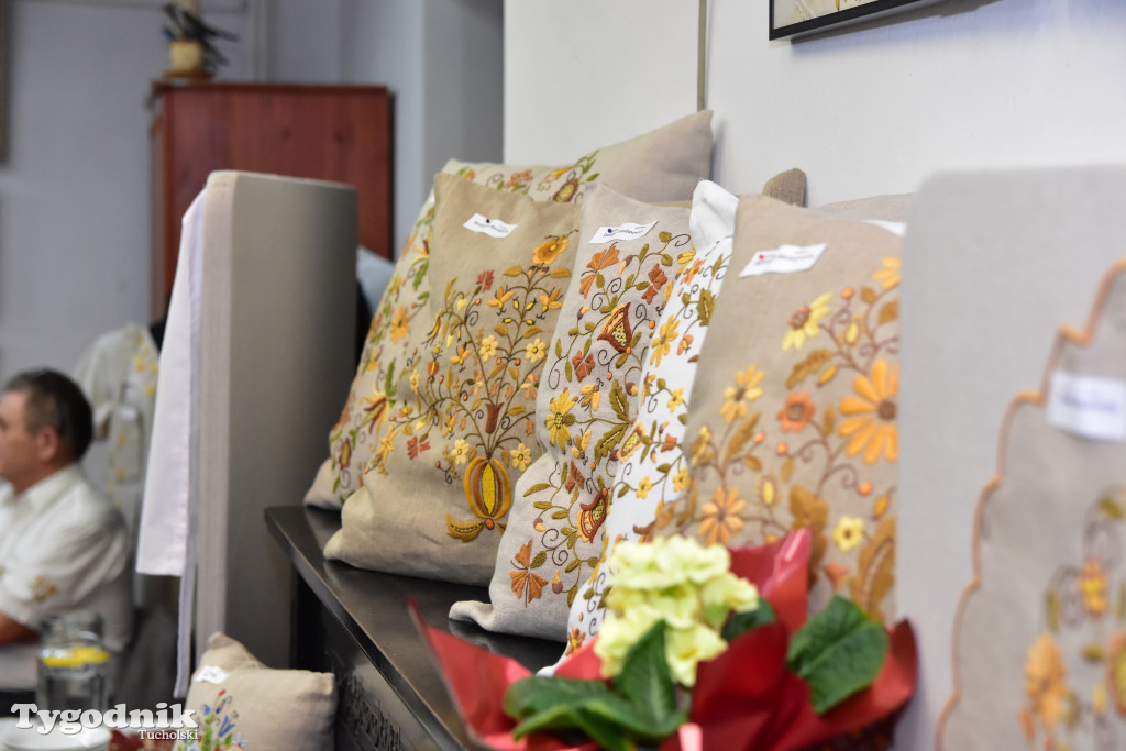 Haft z samego serca Borów Tucholskich - graficzny wyraz tożsamości